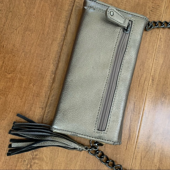 Steve Madden Metallic Silver Clutch with Metal Crossbody Strap (EUC) - Picture 4 of 9